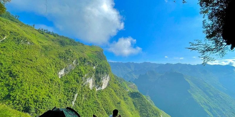 Vách đá trắng Hà Giang